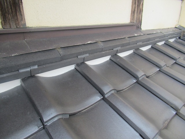 南アルプス市　ラバーロック